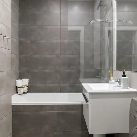 Travelers Haven Spacious 70m2 2 Bedrooms Balcony Old Town Area Apartment Krakau