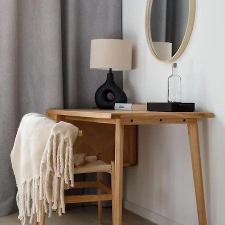 Travelers Haven Spacious 70m2 2 Bedrooms Balcony Old Town Area