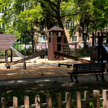 Travelers Haven Spacious 70m2 2 Bedrooms Balcony Old Town Area דירה קרקוב